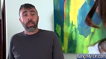 Một Bác Sĩ Và Bệnh Nhân Quyến Rũ Tham Gia Vào Một Cuộc Gặp Gỡ Nóng Bỏng (Alison Tyler) Video-02