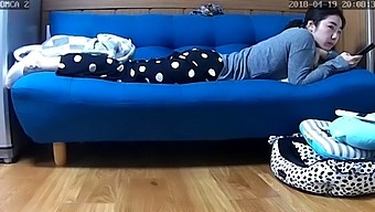 Korean Webcam Girl Caught On Camera Pleasuring Herself