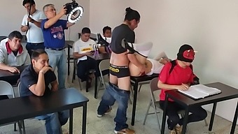 Dévoilement Du Processus De Production D'Une Scène Porno Écolière Avec Une Amatrice Mexicaine