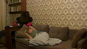 Vidéo Familiale Intime De La Rencontre Sexuelle Du Père Et De La Fille