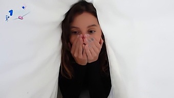 Belle-Maman Échange Sa Poupée Sexuelle